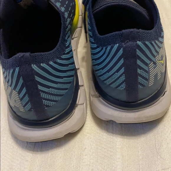 SOLD •HOKA• One One Clifton 5 Road Running Shoe - Picture 4 of 12